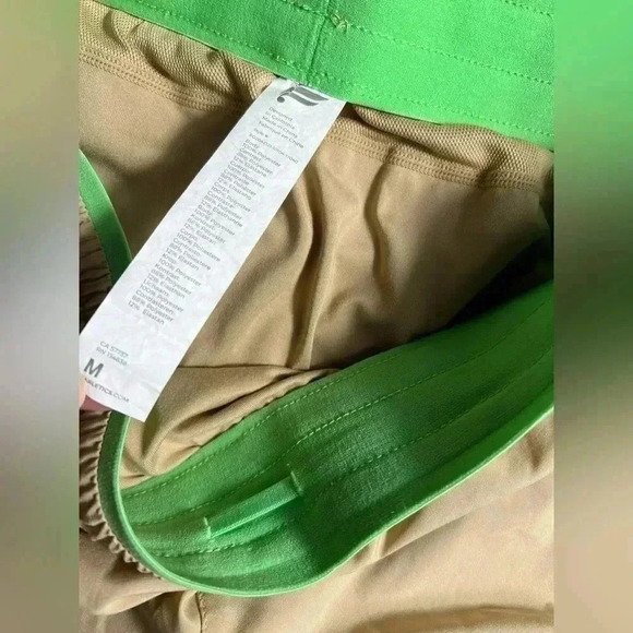 Fabletics women’s beige and green mid rise running shorts size medium - Picture 8 of 8